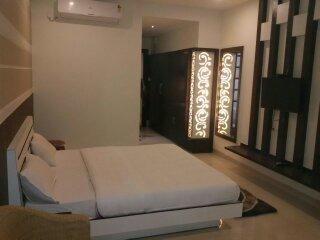 Meghdoot Hotel & Resort Ujjain Room photo