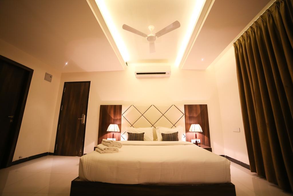 Meghdoot Hotel & Resort Ujjain Exterior photo